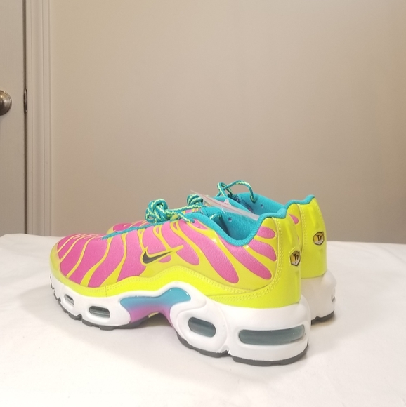 Nike Air Max Plus Volt CW5840 700 - Picture 6 of 9
